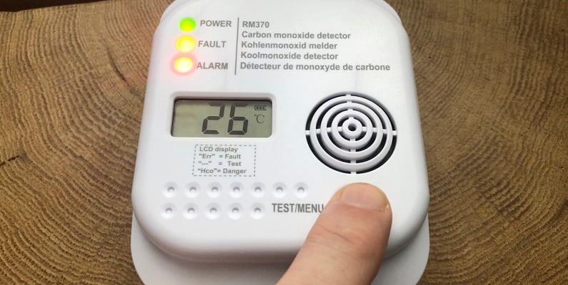 Display, Taste und LEDs des Flamingo Kohlenmonoxidmelder - Kohlenmonoxidmelder Test