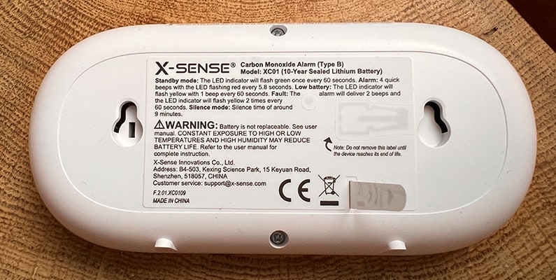 Rückseite des X-Sense XC01 - Kohlenmonoxidmelder Test